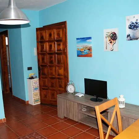 2 Bedrooms With Wifi At Arona Apartment